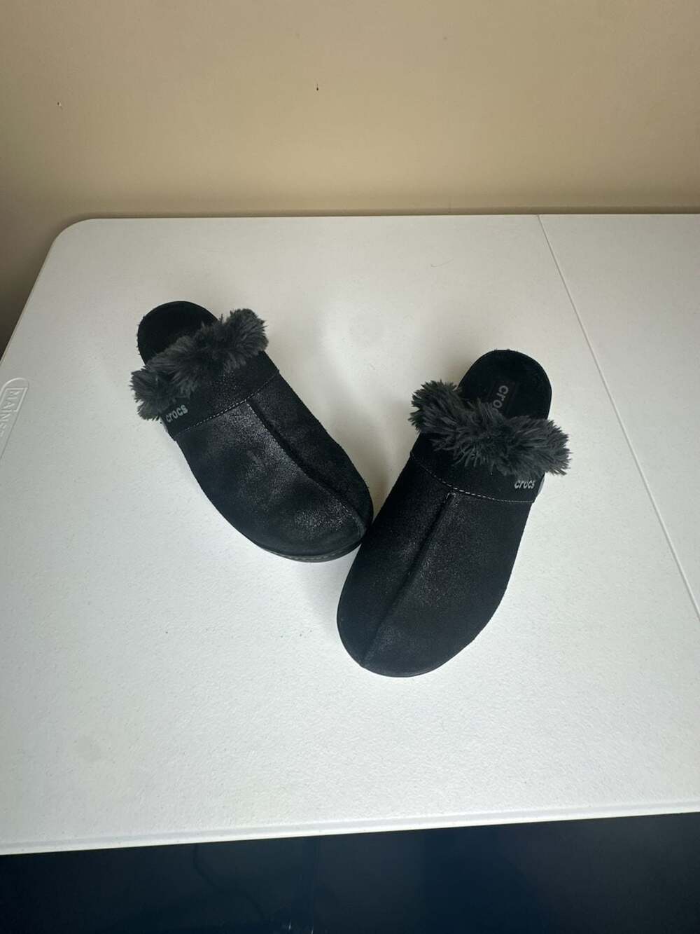 Crocs Cobbler Shimmer Faux Fur Lined Clogs Size W9 Black Suede Wedge Mules